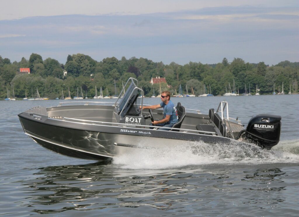 Silver Shark CCX von Boat Solutions beim Testbericht zum Suzuki DF140BG im Motorboot Magazin, Foto: Breitenfeld