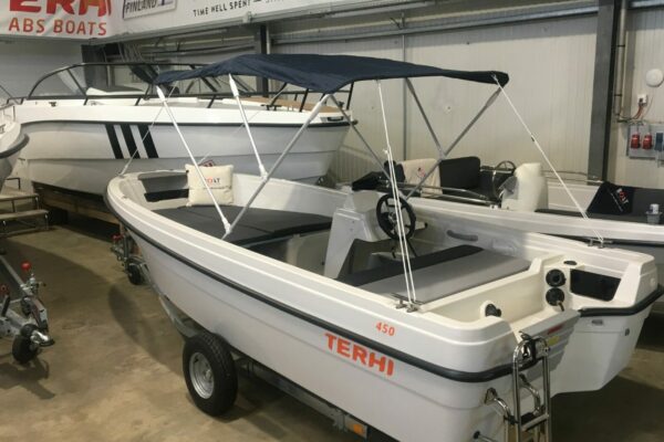 Terhi 450 C mit Bimini | Boat Solutions