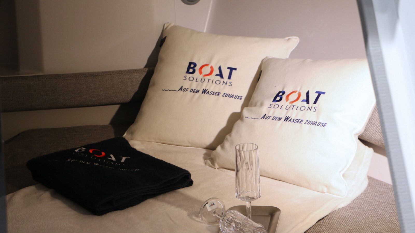 Wohlfühlpaket fürs Boot - Kissen, Decke und Badetuch | Boat Solutions